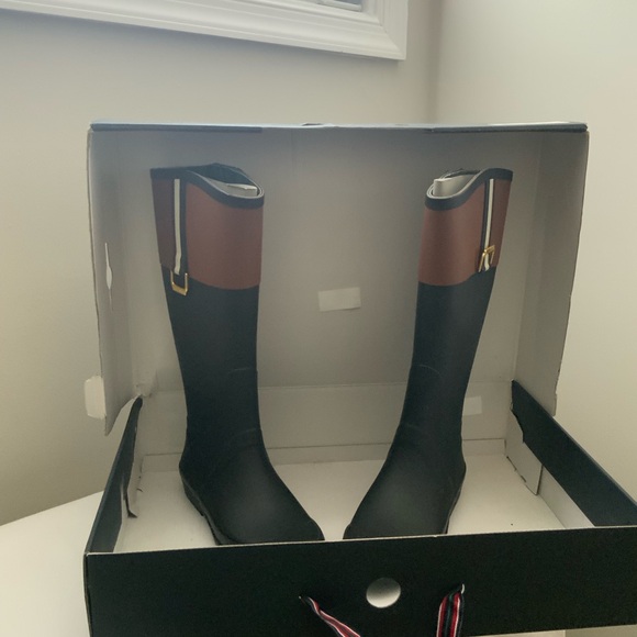 Tommy Hilfiger rain boots - Picture 1 of 5